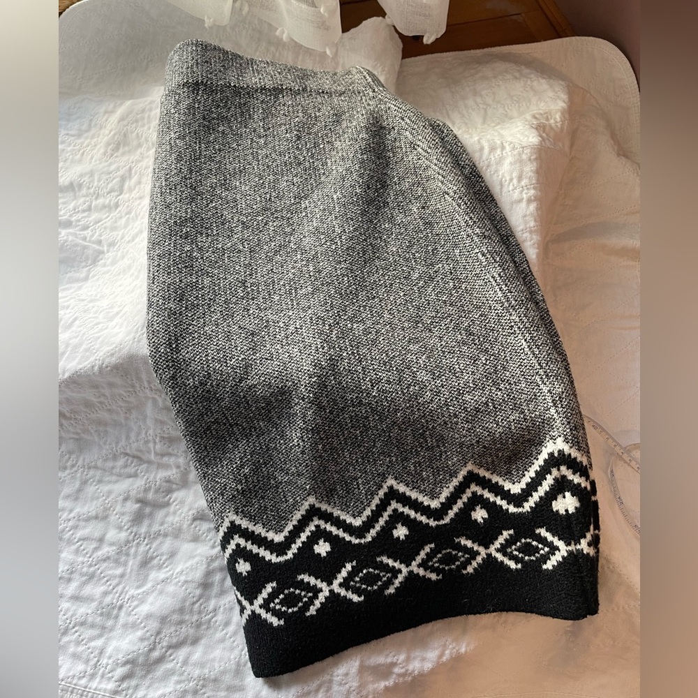 Sweater skirt that hits at knee. Only worn once.